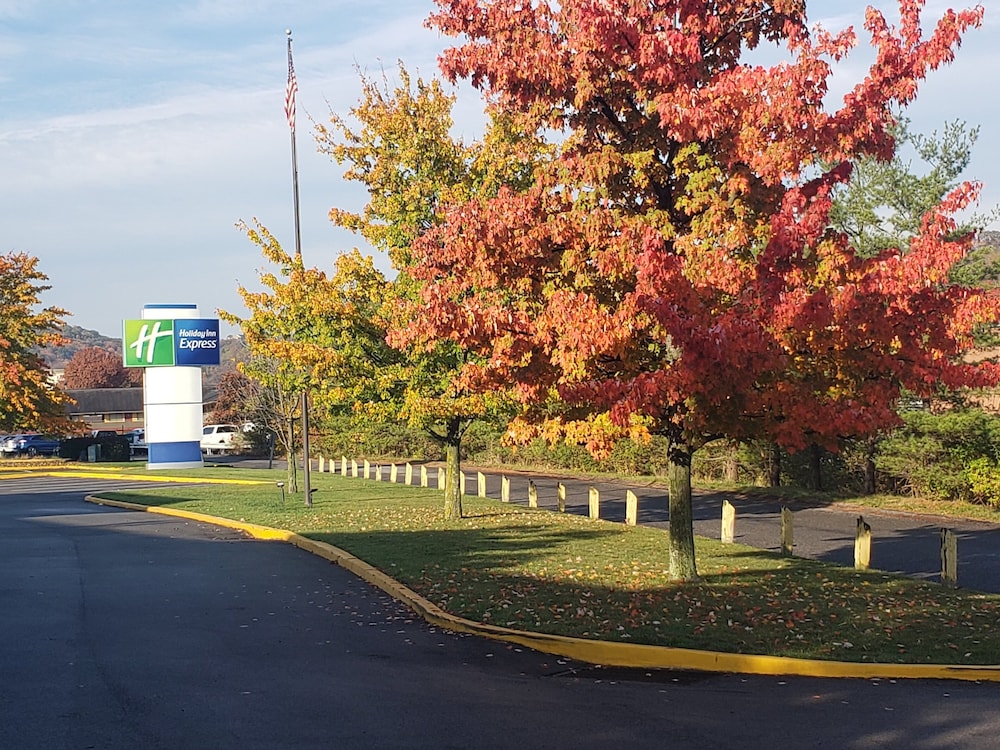 holiday inn express pittsburgh north by ihg