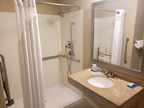 holiday inn express pittsburgh north by ihg