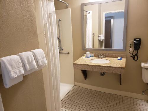 holiday inn express pittsburgh north by ihg