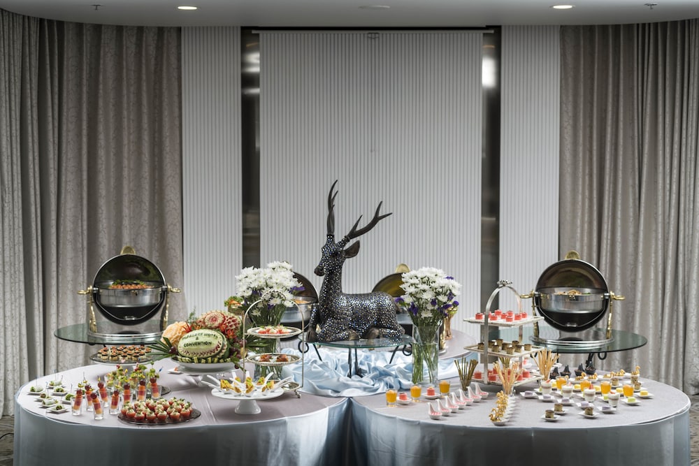 tk palace hotel and convention