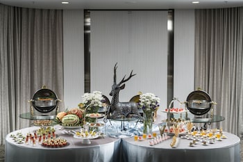 tk palace hotel and convention