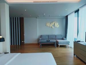 tk palace hotel and convention