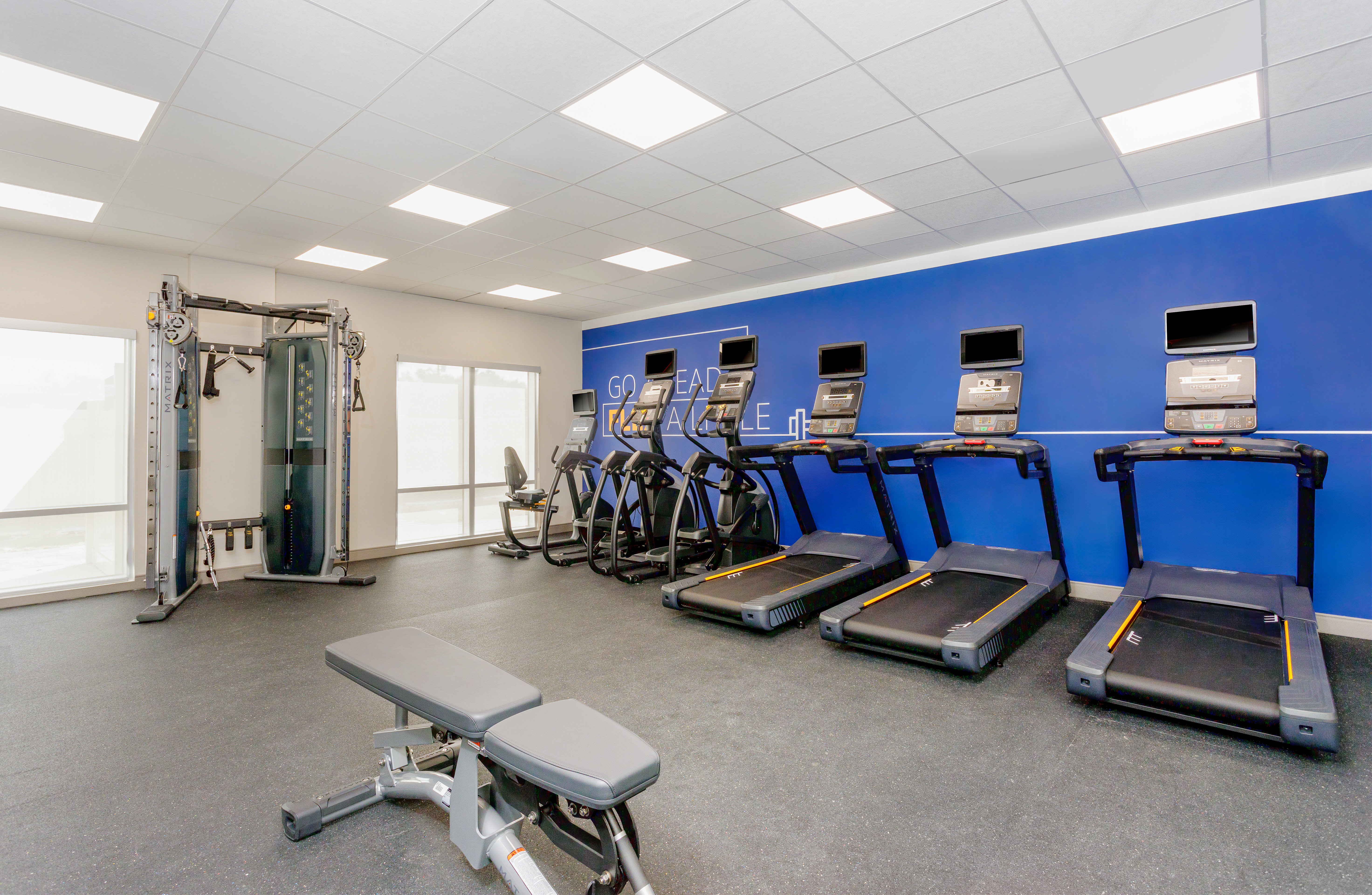holiday inn express and suites tampa stadium area