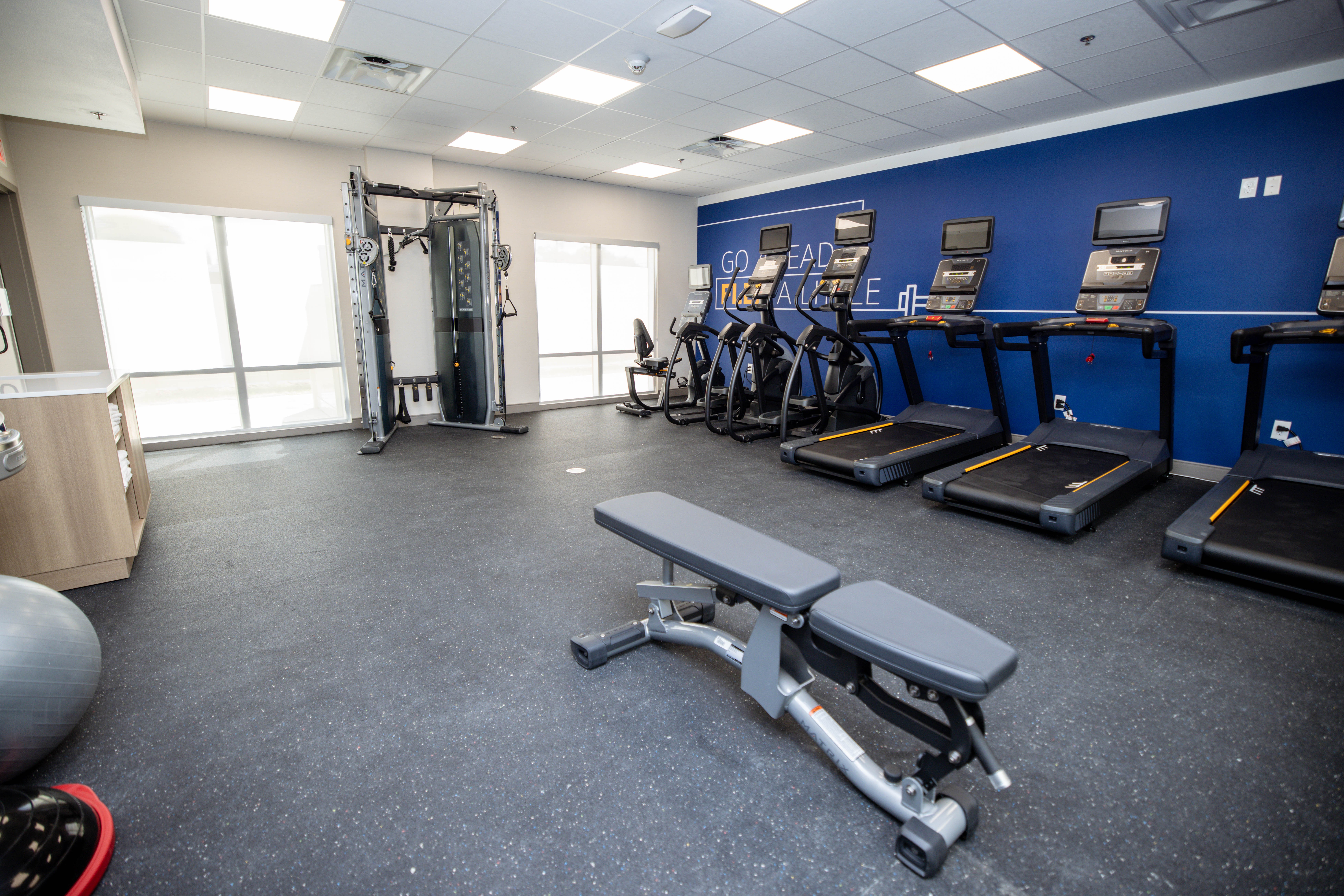holiday inn express and suites tampa stadium area