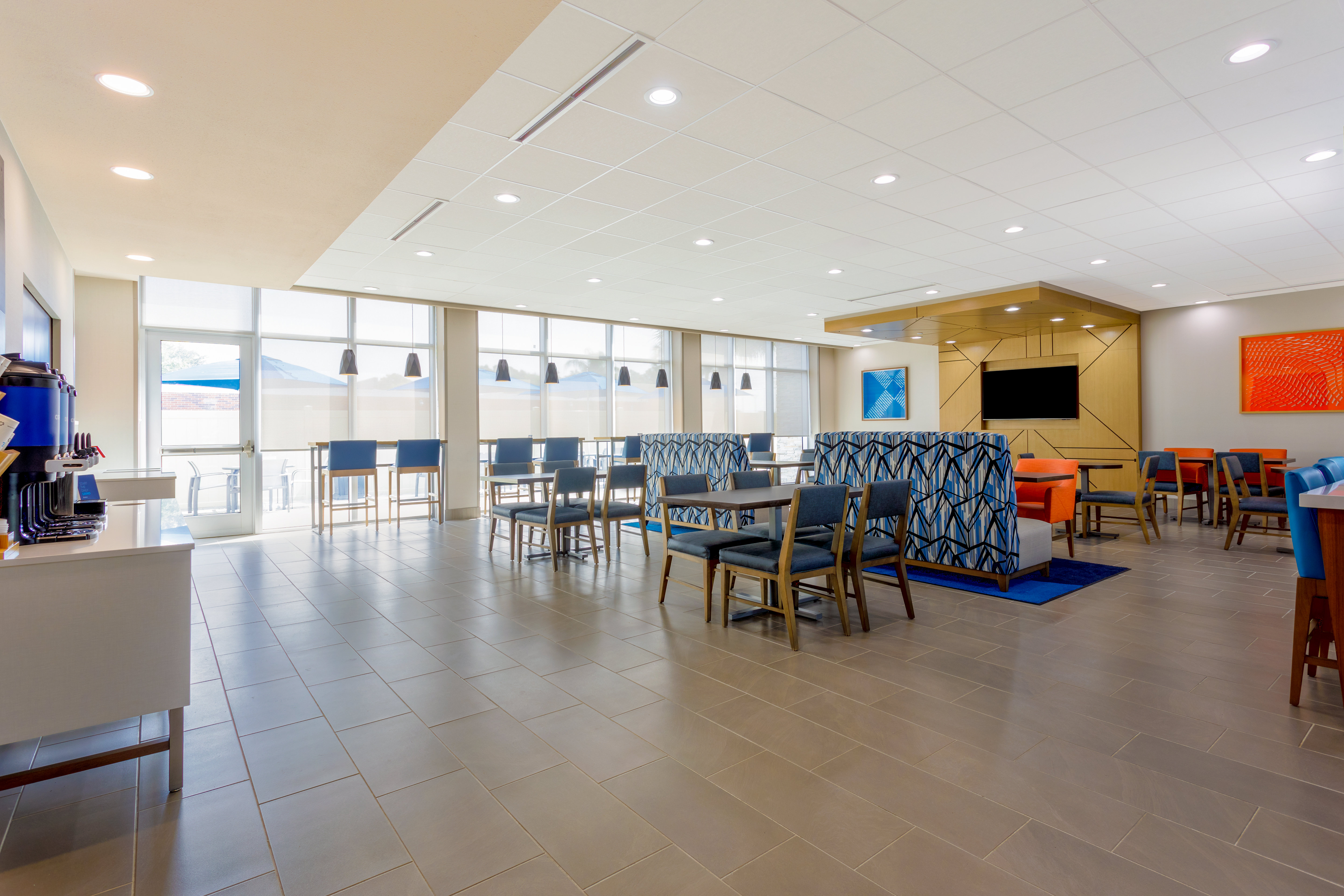 holiday inn express and suites tampa stadium area