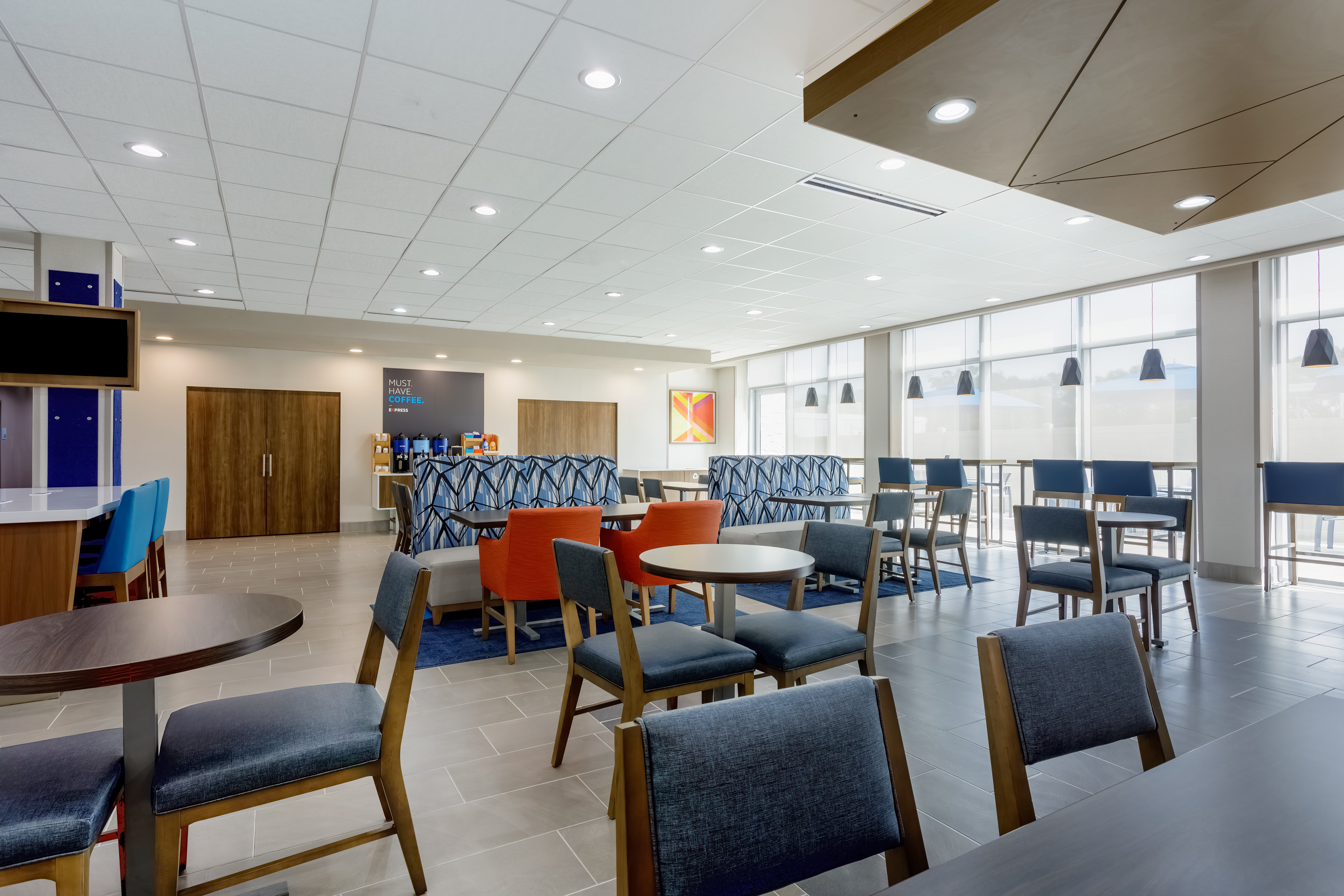 holiday inn express and suites tampa stadium area