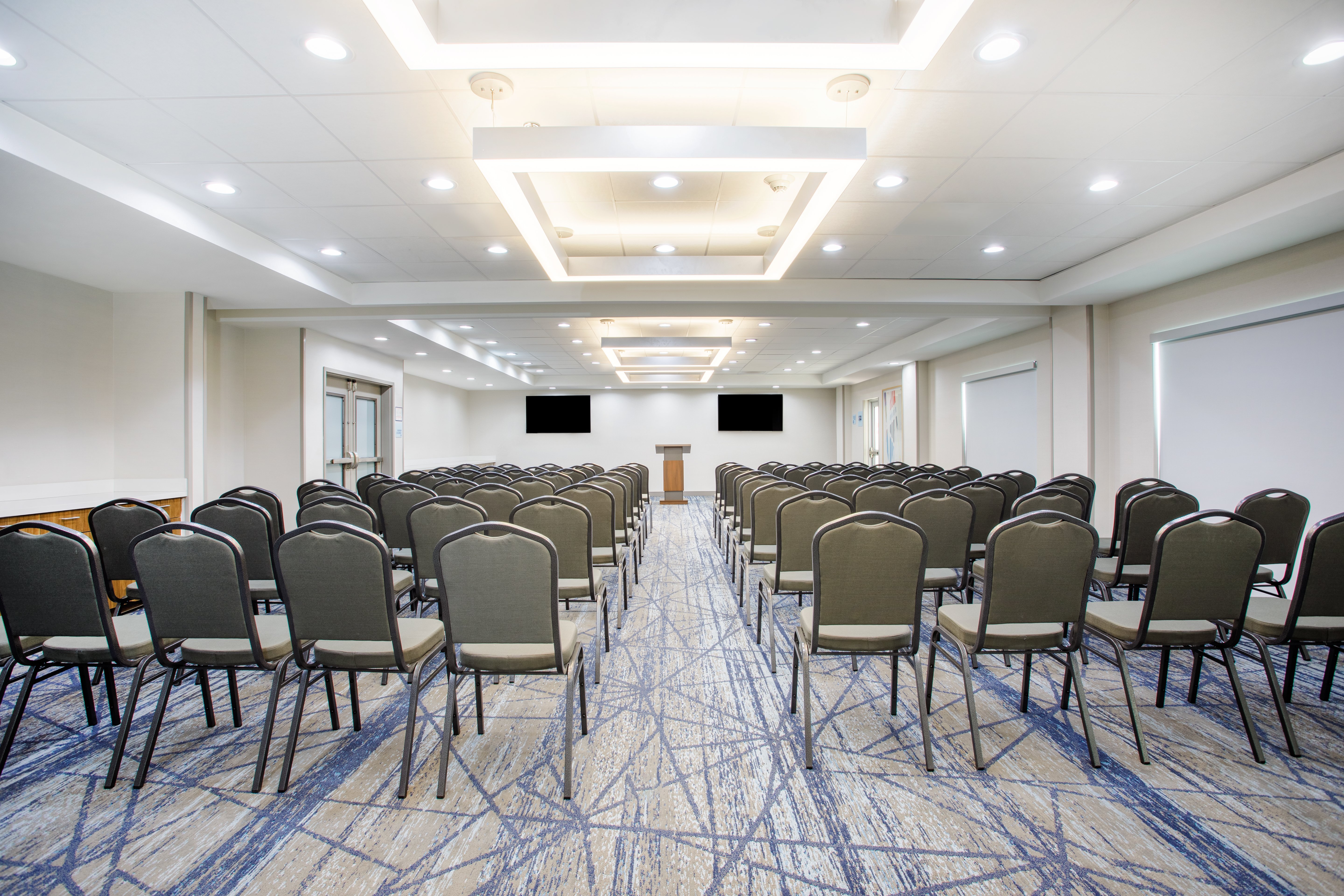 holiday inn express and suites tampa stadium area