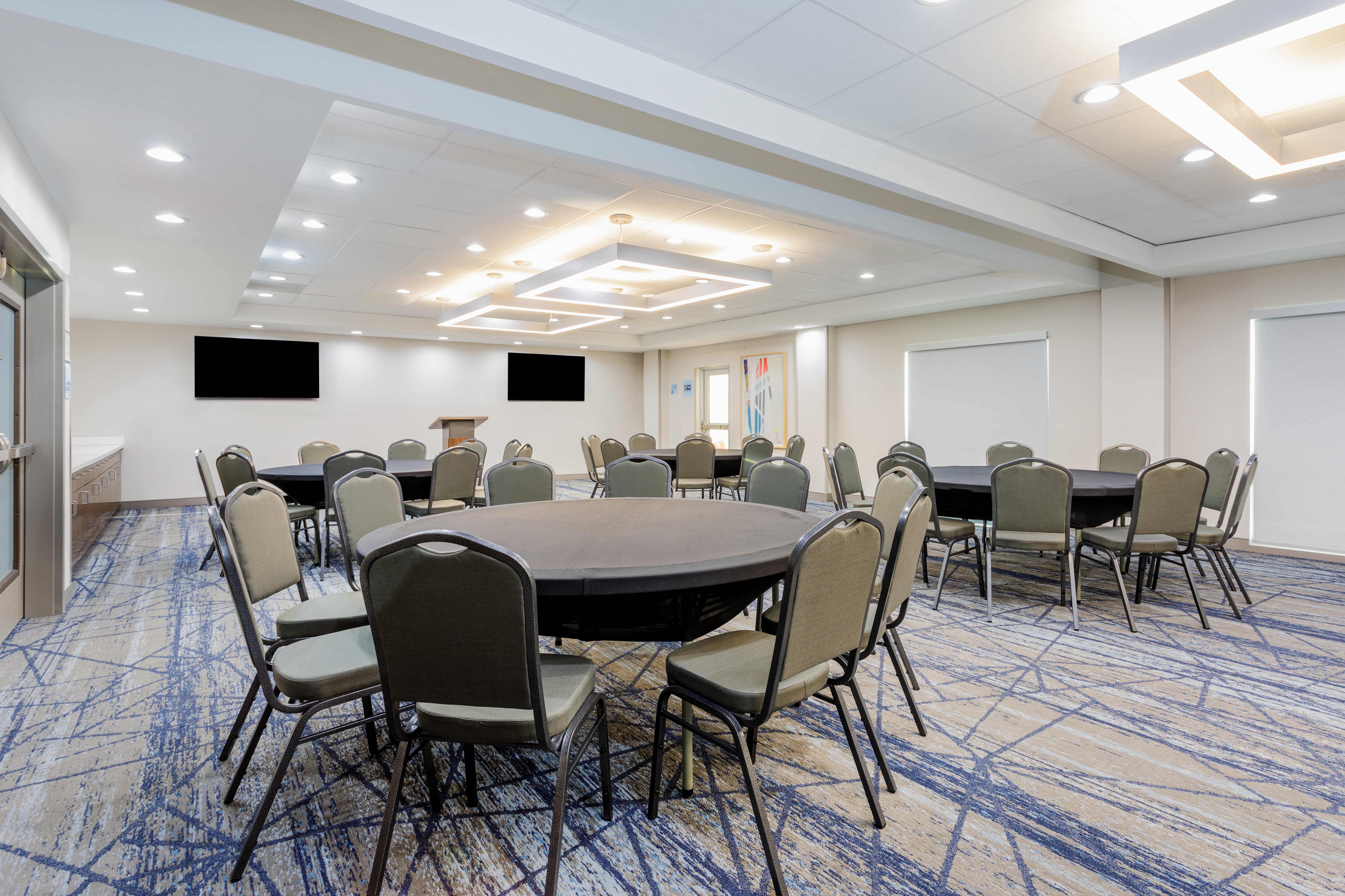 holiday inn express and suites tampa stadium area