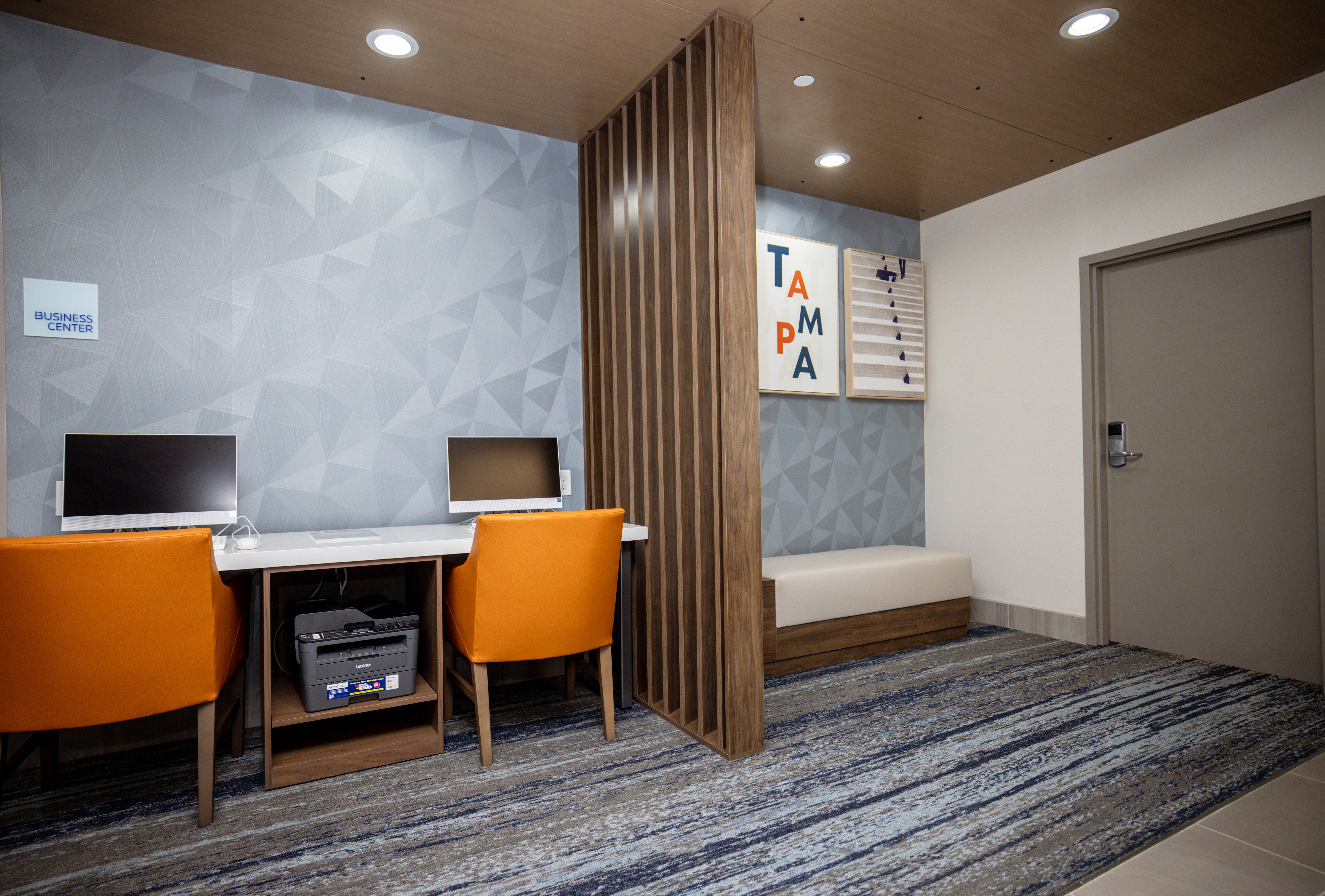 holiday inn express and suites tampa stadium area