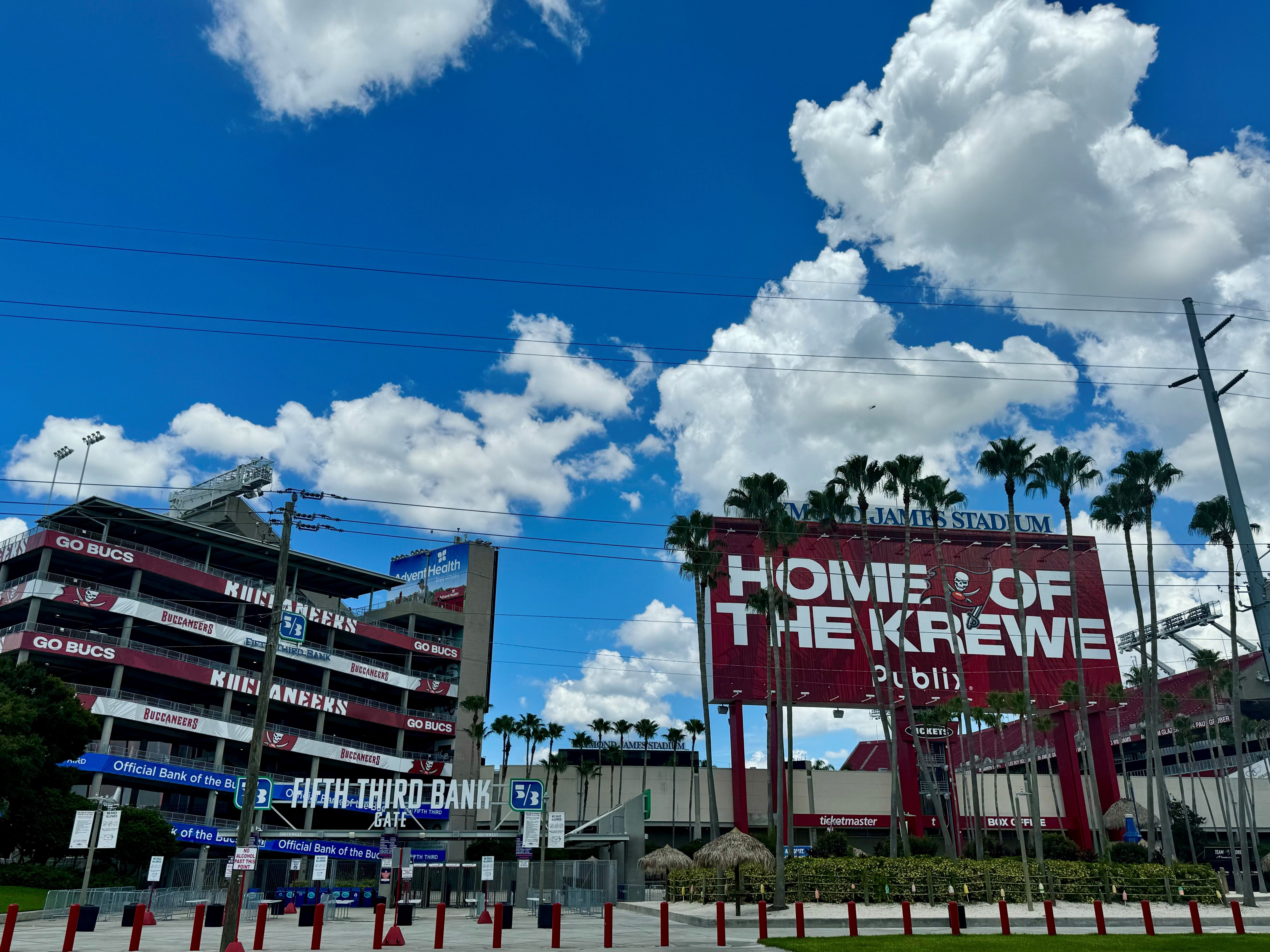holiday inn express and suites tampa stadium area