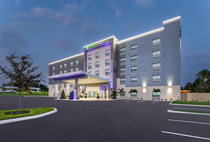 holiday inn express and suites tampa stadium area
