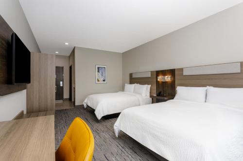 holiday inn express and suites tampa stadium area
