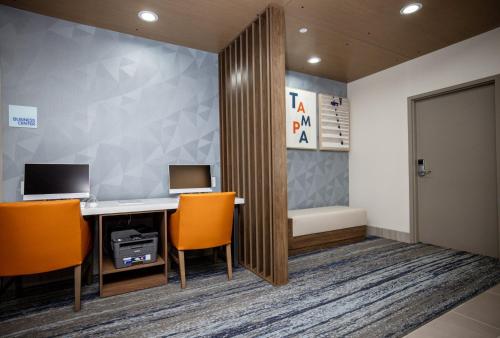 holiday inn express and suites tampa stadium area