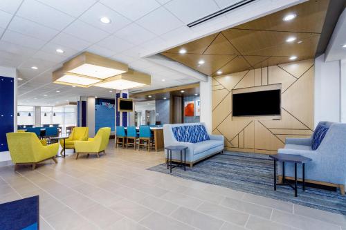holiday inn express and suites tampa stadium area