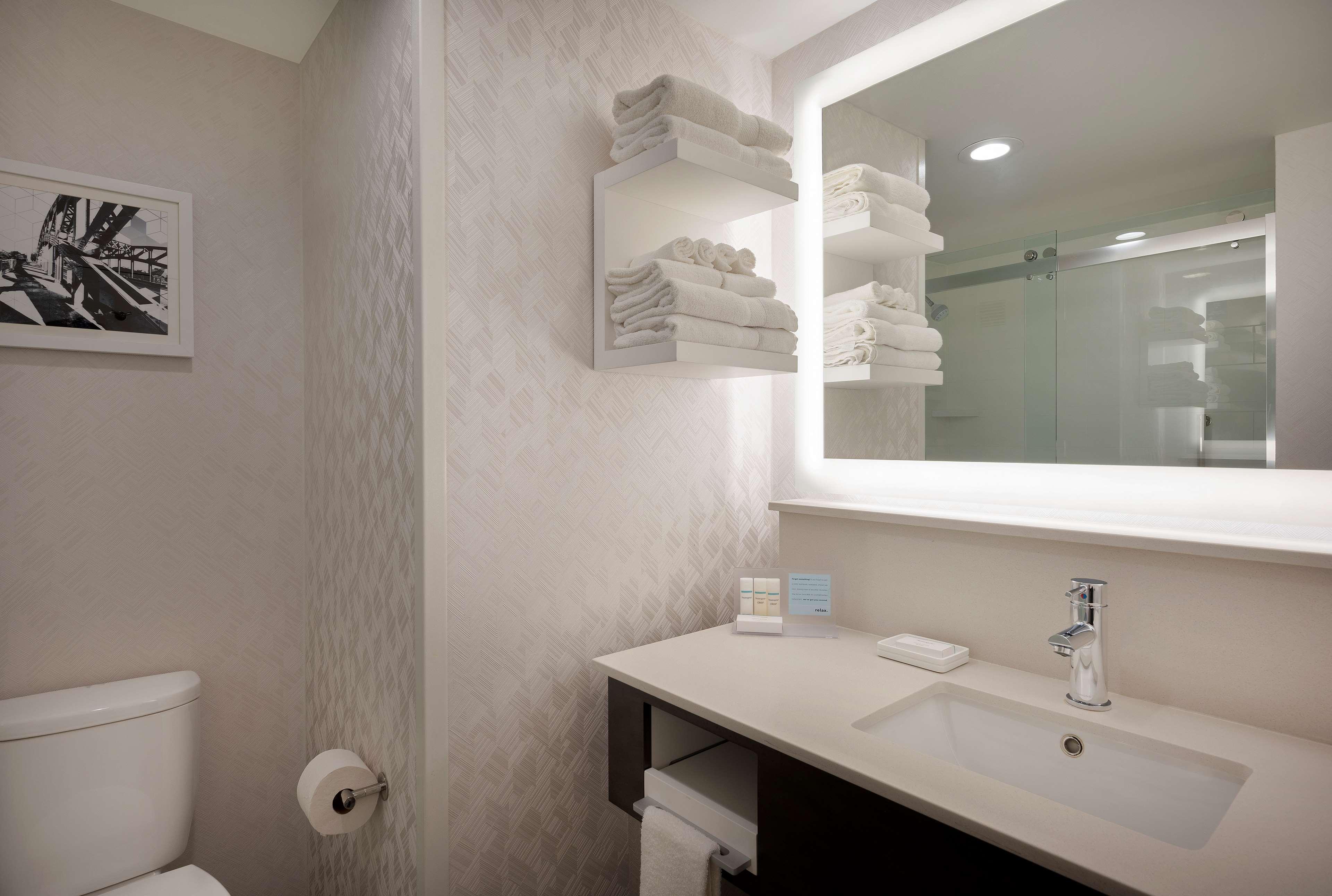 hampton inn by hilton boston cambridge