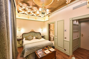 hotel monaco and grand canal
