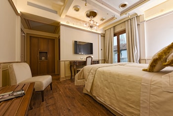hotel monaco and grand canal