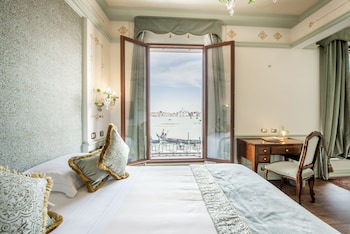 hotel monaco and grand canal
