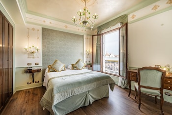 hotel monaco and grand canal