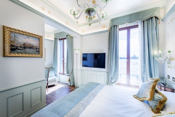hotel monaco and grand canal