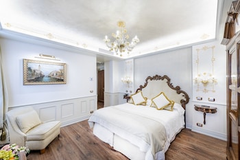 hotel monaco and grand canal