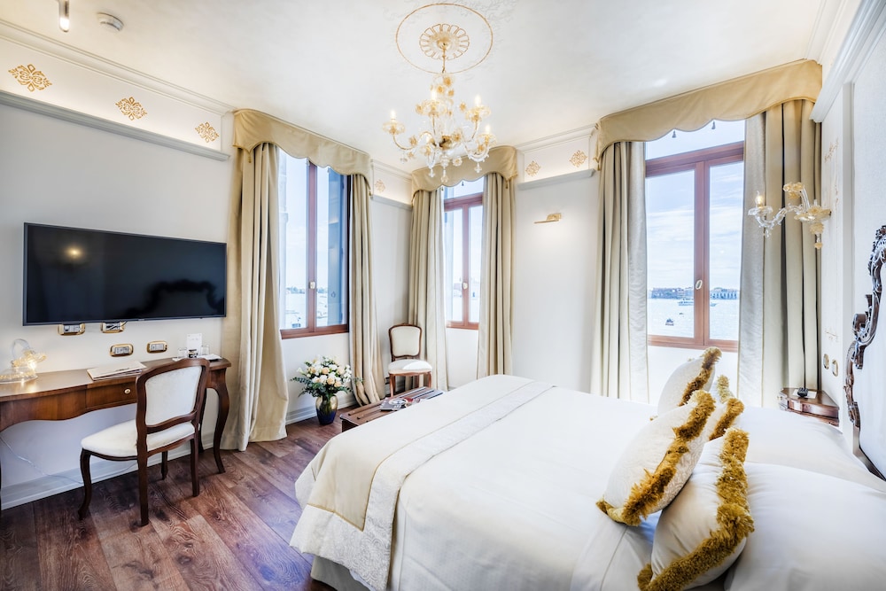 hotel monaco and grand canal