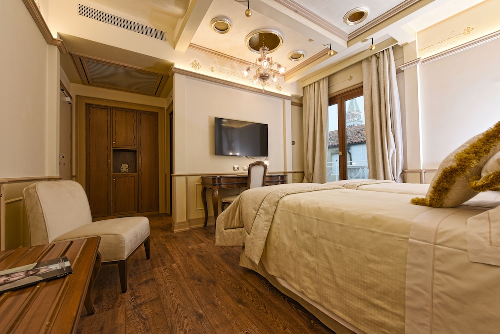 hotel monaco and grand canal