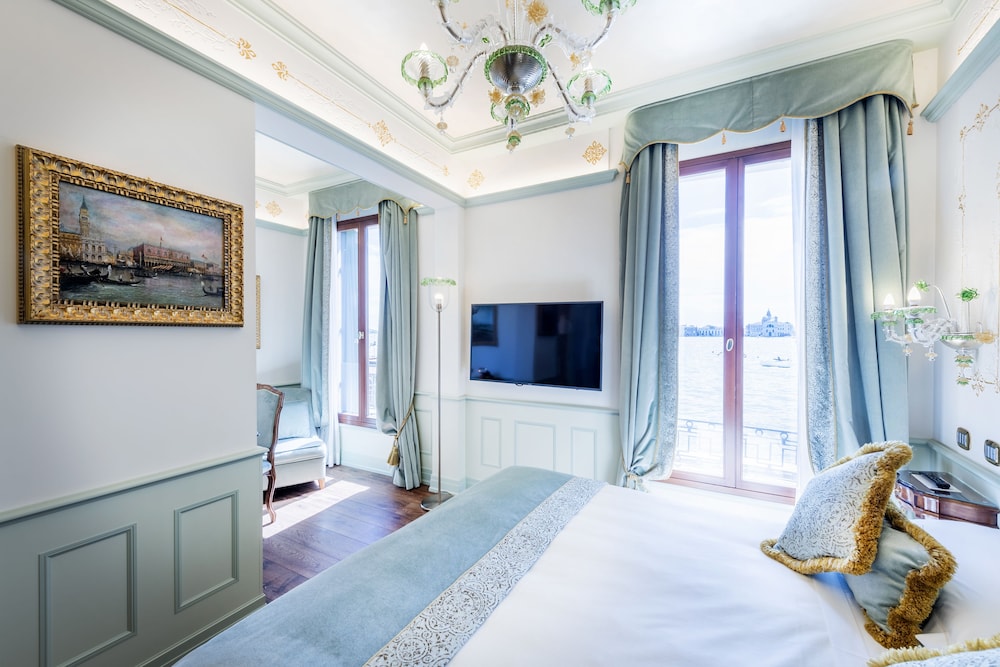 hotel monaco and grand canal