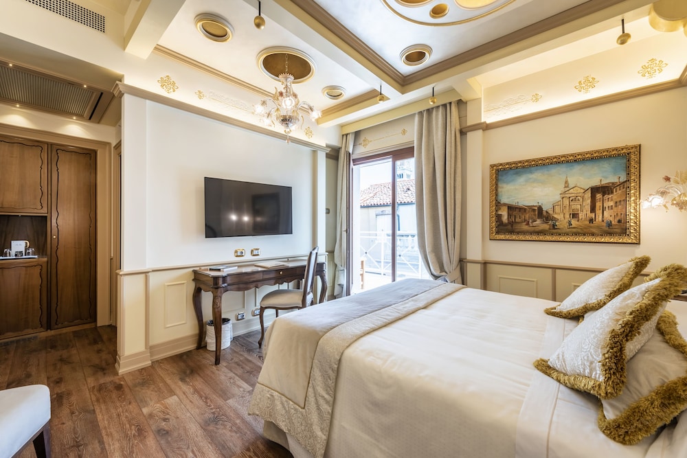 hotel monaco and grand canal