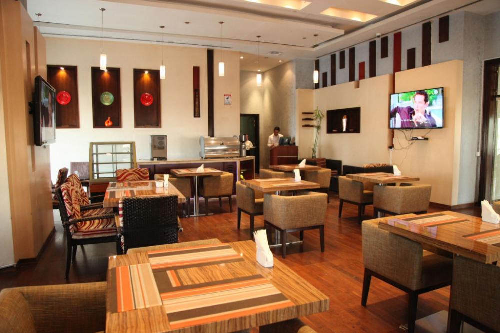 governor west bay suites and residences