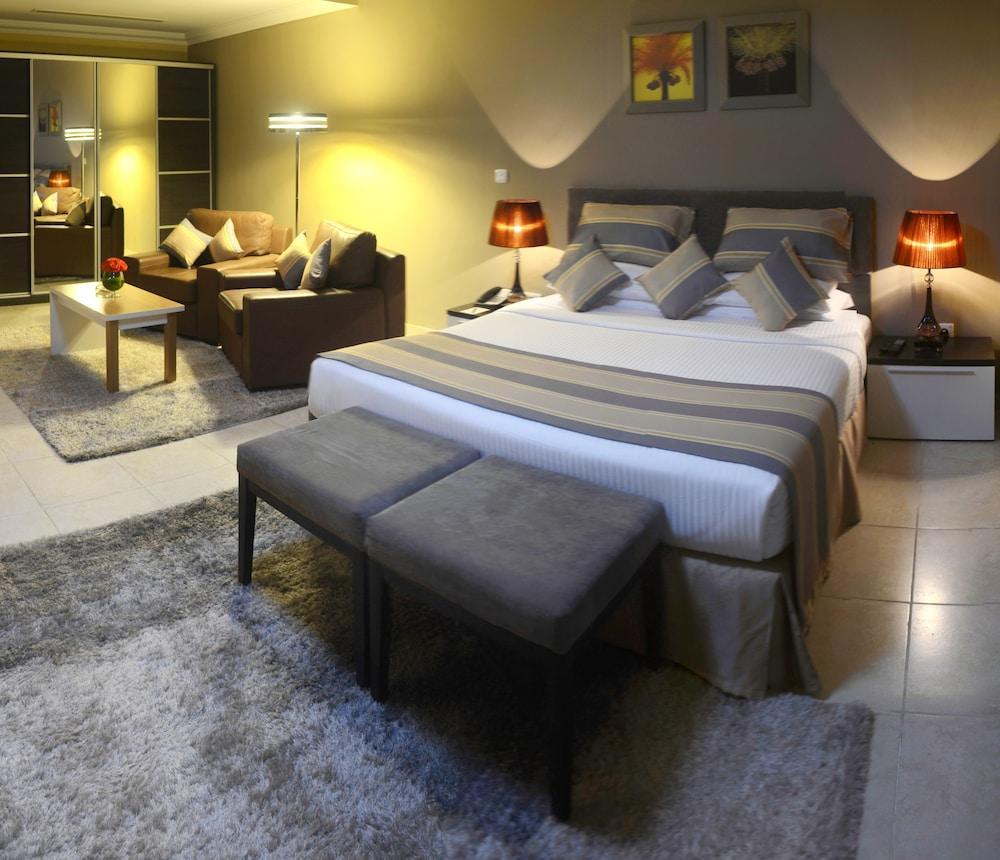 governor west bay suites and residences
