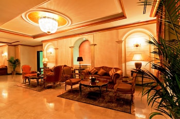 governor west bay suites and residences