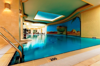 governor west bay suites and residences