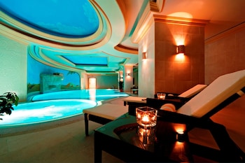 governor west bay suites and residences