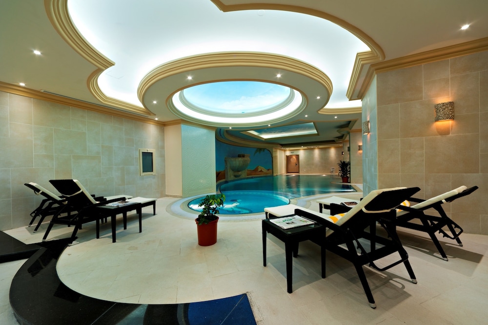 governor west bay suites and residences