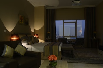 governor west bay suites and residences