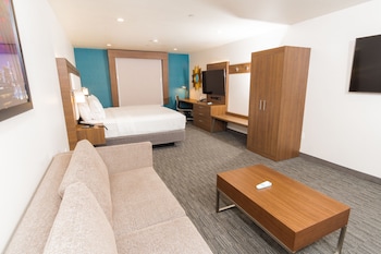 holiday inn express and suites hollywood walk of fame