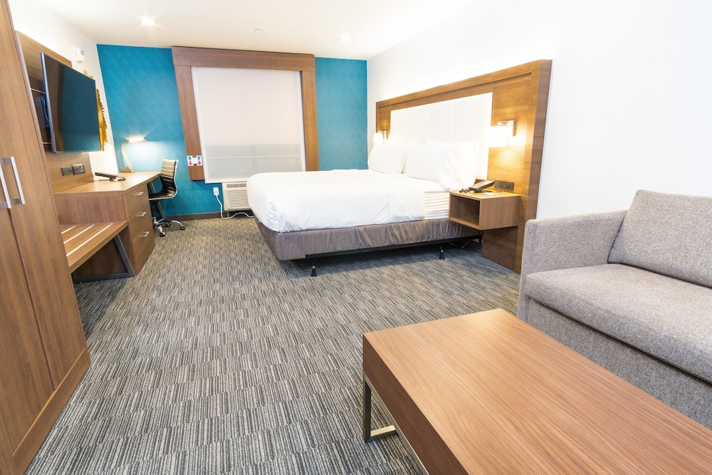 holiday inn express and suites hollywood walk of fame