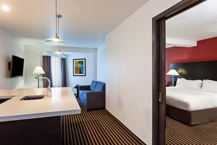 holiday inn express and suites hollywood walk of fame