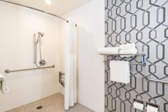 holiday inn express and suites hollywood walk of fame