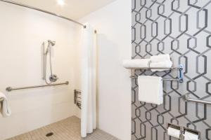 holiday inn express and suites hollywood walk of fame