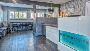 hollywood city inn