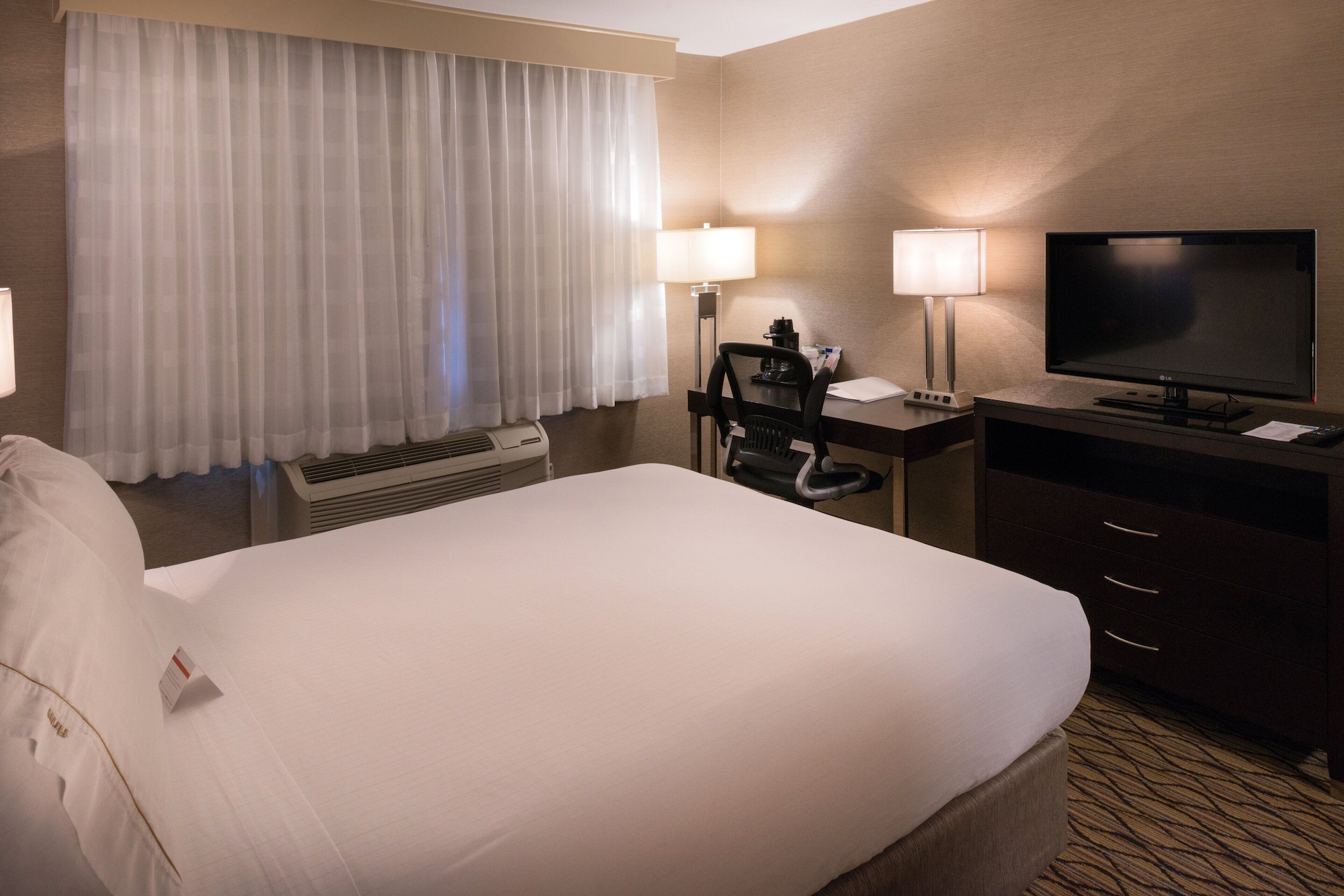 holiday inn express and suites pasadena los angeles