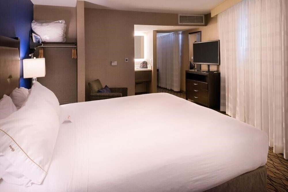 holiday inn express and suites pasadena los angeles
