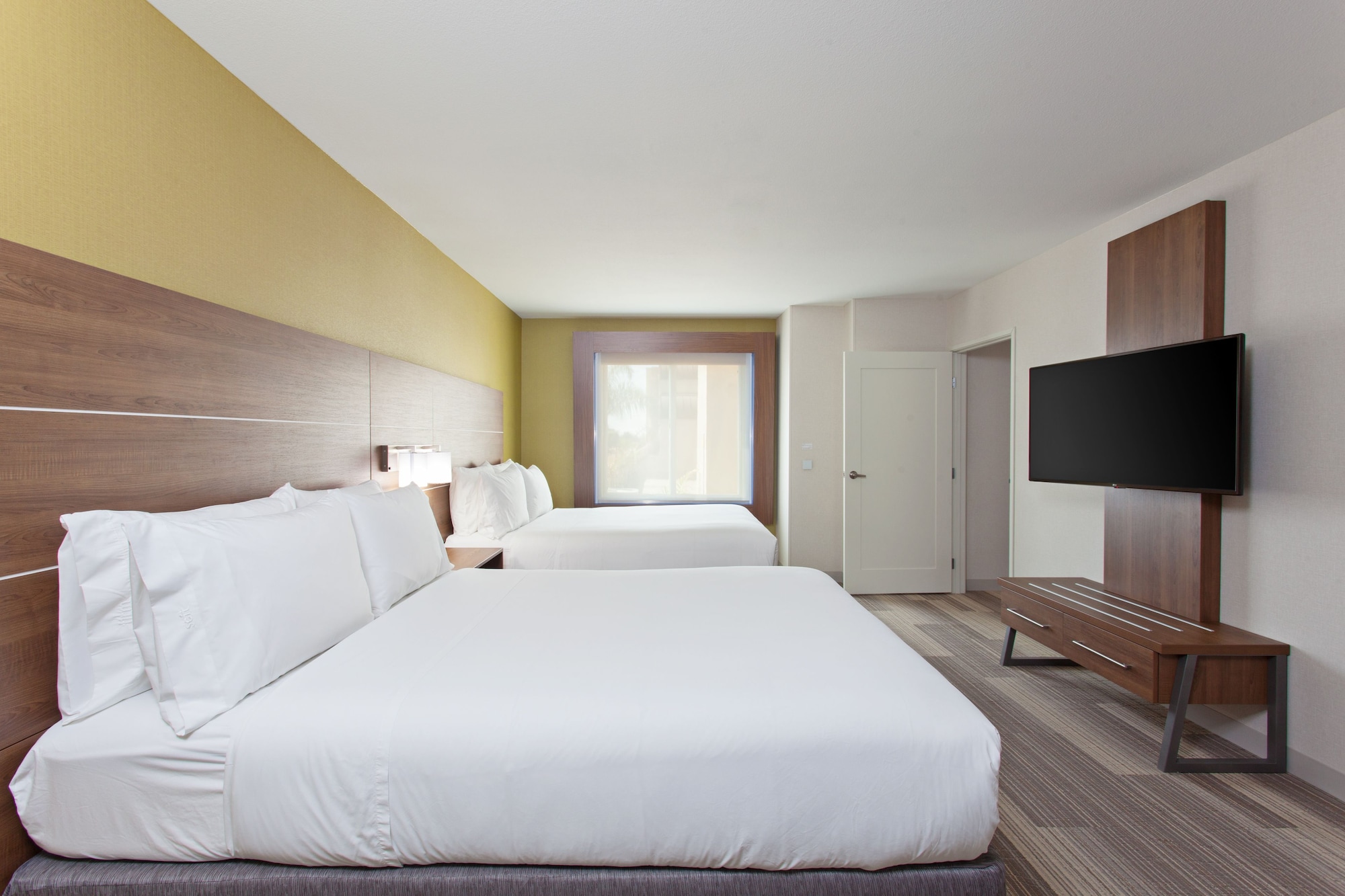 holiday inn express and suites pasadena los angeles