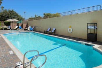 Holiday Inn Express & Suites Pasadena - Los Angeles,East Pasadena>>California,3 star