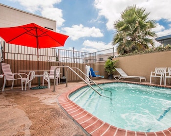 quality inn downey