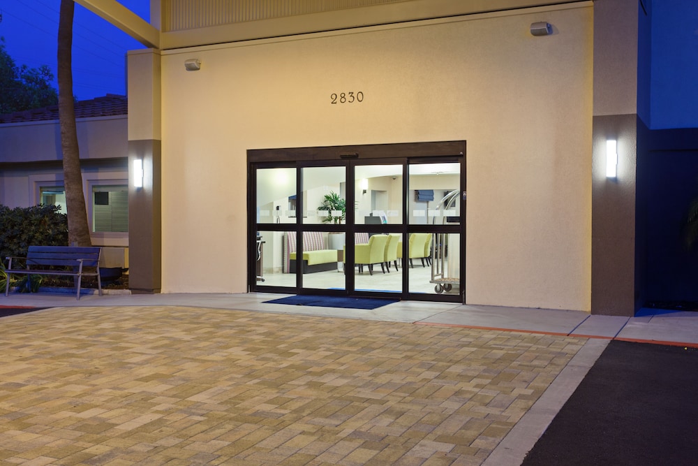 holiday inn express san bernardino colton