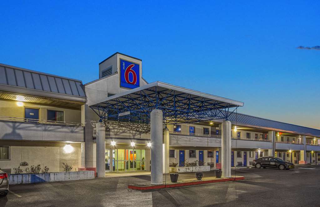 motel 6 cleveland intl airport n ridgeville