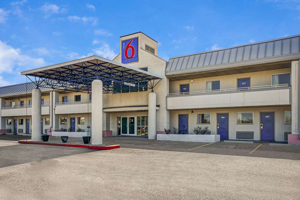 motel 6 cleveland intl airport n ridgeville